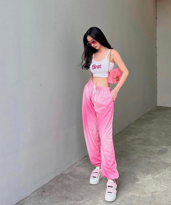 Sao Việt chuộng sắc hồng những ngày đầu năm