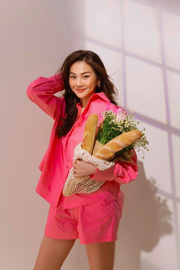 Sao Việt chuộng sắc hồng những ngày đầu năm