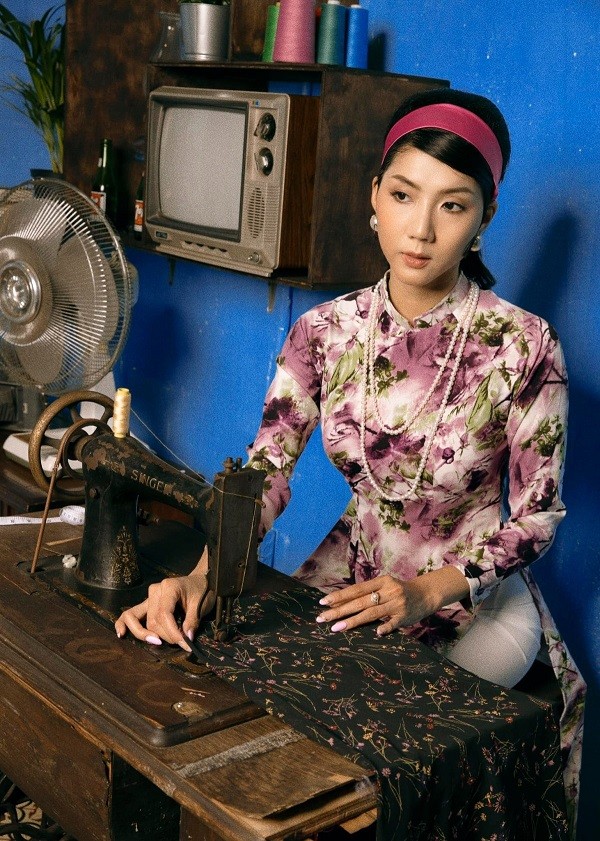 Cựu siêu mẫu Ngọc Quyên ra mắt bộ sưu tập áo dài phong cách phụ nữ Sài thành xưa