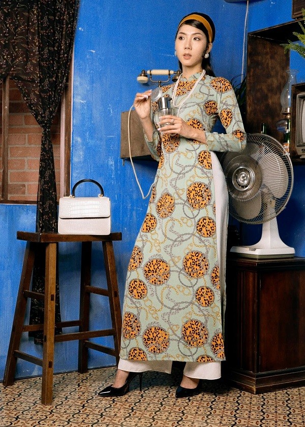 Cựu siêu mẫu Ngọc Quyên ra mắt bộ sưu tập áo dài phong cách phụ nữ Sài thành xưa