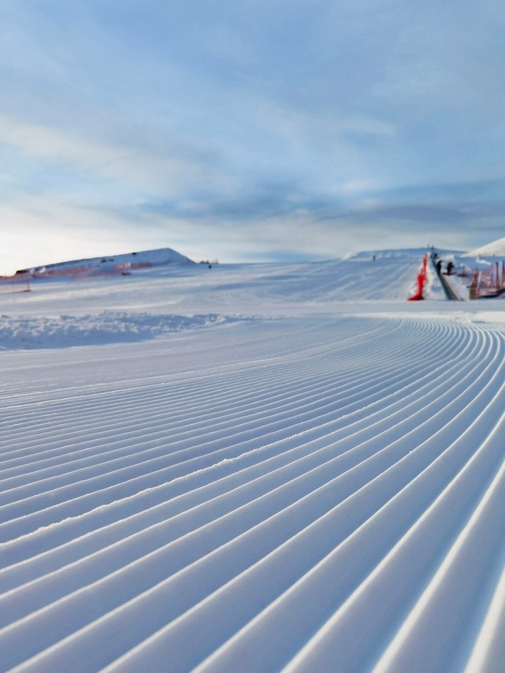 Trung Quốc: Khung cảnh Tân Cương trắng xóa một màu do tuyết rơi dày