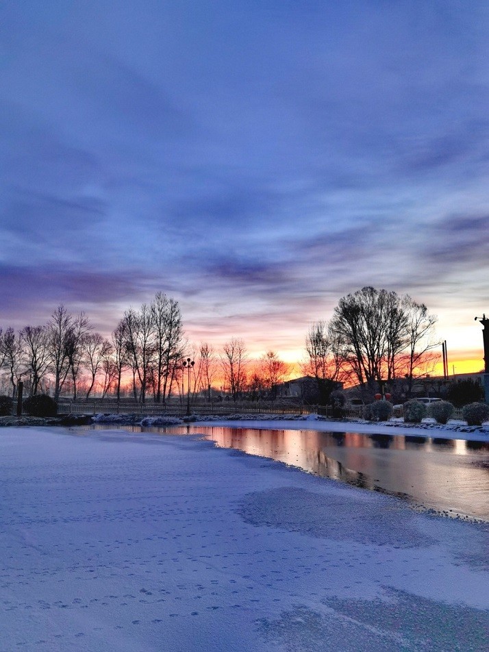 Trung Quốc: Khung cảnh Tân Cương trắng xóa một màu do tuyết rơi dày