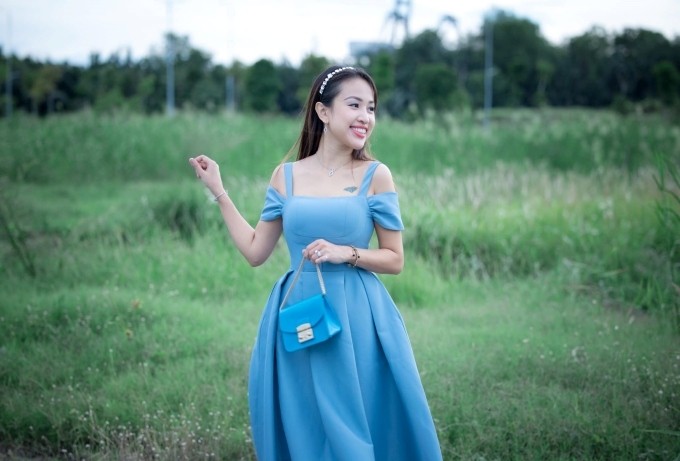 Thời trang nhẹ nhàng, bồng bềnh và thanh lịch giúp Vân ngày càng tỏa sáng