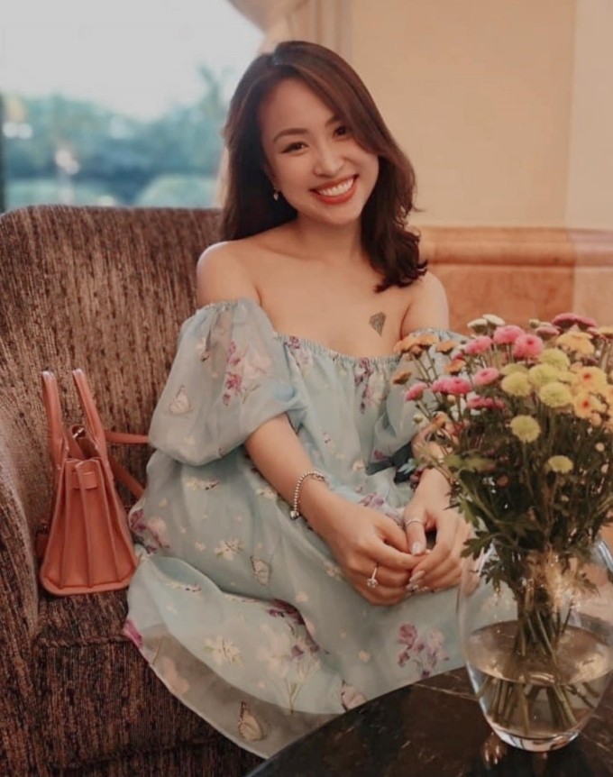 Thời trang nhẹ nhàng, bồng bềnh và thanh lịch giúp Vân ngày càng tỏa sáng