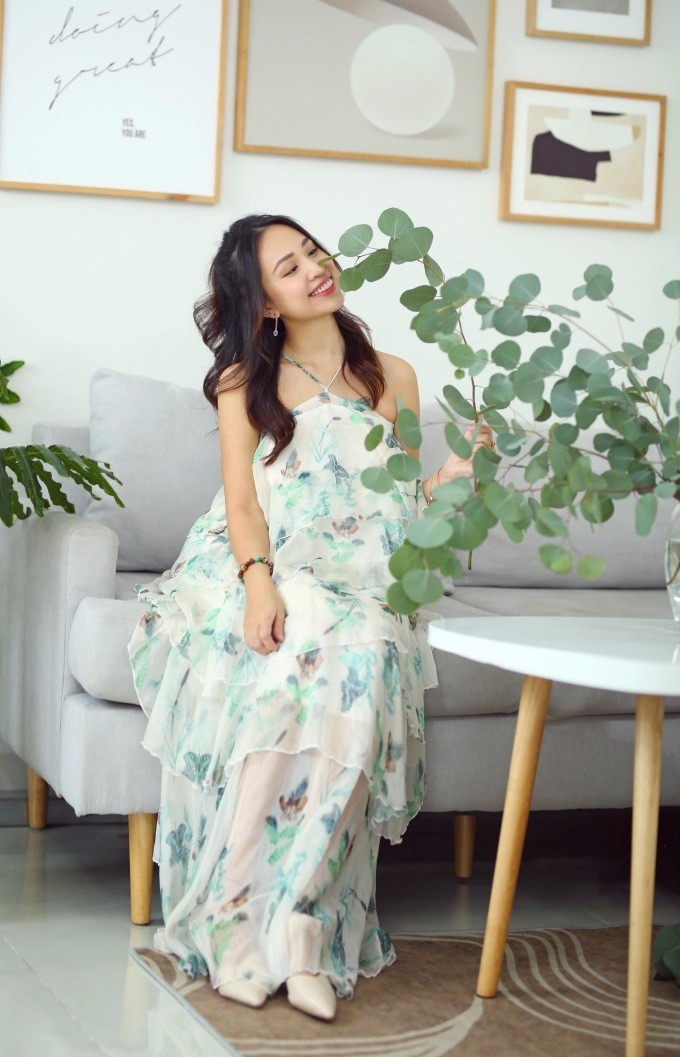 Thời trang nhẹ nhàng, bồng bềnh và thanh lịch giúp Vân ngày càng tỏa sáng