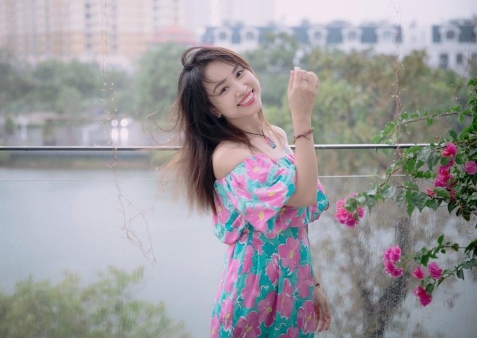 Thời trang nhẹ nhàng, bồng bềnh và thanh lịch giúp Vân ngày càng tỏa sáng