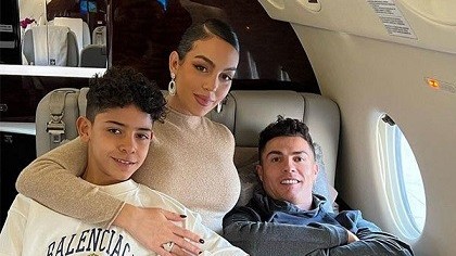 FIFA The Best 2021: Ronaldo đưa bạn gái và con trai sang Thụy Sỹ nhận giải bằng máy bay riêng