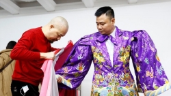 NTK Đức Hùng chu đáo chuẩn bị những trang phục sắc màu, cầu kỳ cho dàn diễn viên Táo Quân 2022