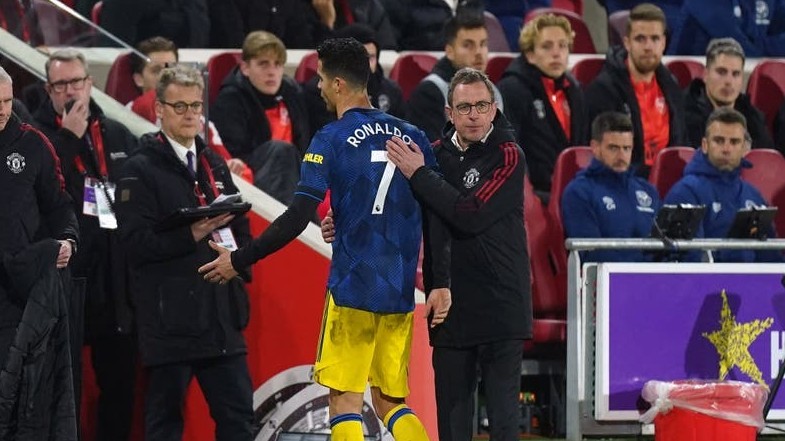 Manchester United: Paul Pogba vẫn ra đi, tìm lực lượng bổ sung hàng tiền vệ, Ronaldo lại không vui