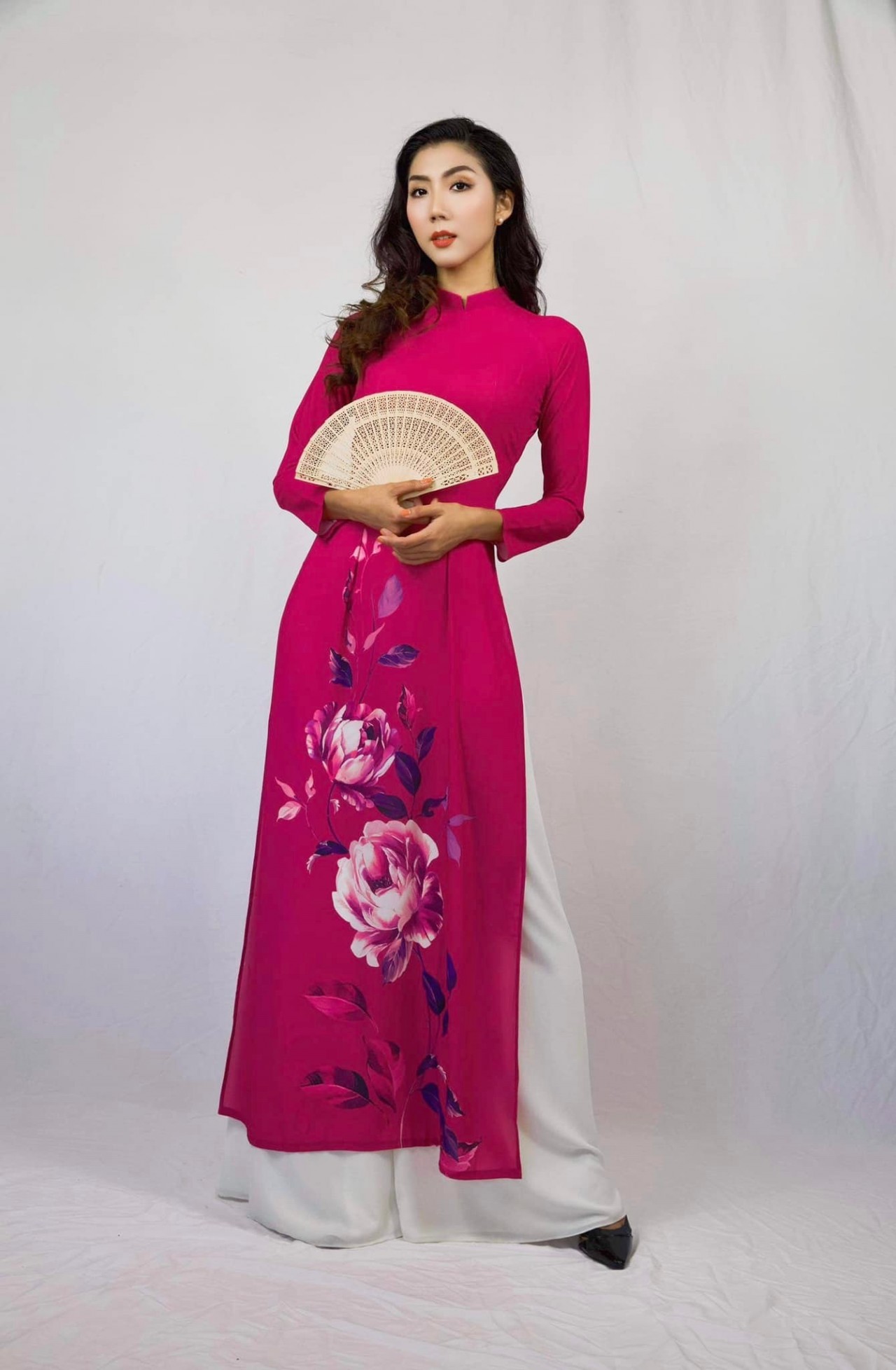 Cựu siêu mẫu Ngọc Quyên thể hiện đam mê bất tận với tà áo dài Tết Nhâm Thìn 2022 Cựu siêu mẫu Ngọc Quyên thể hiện đam mê bất tận với bộ sưu tập áo dài đón Tết du Xuân