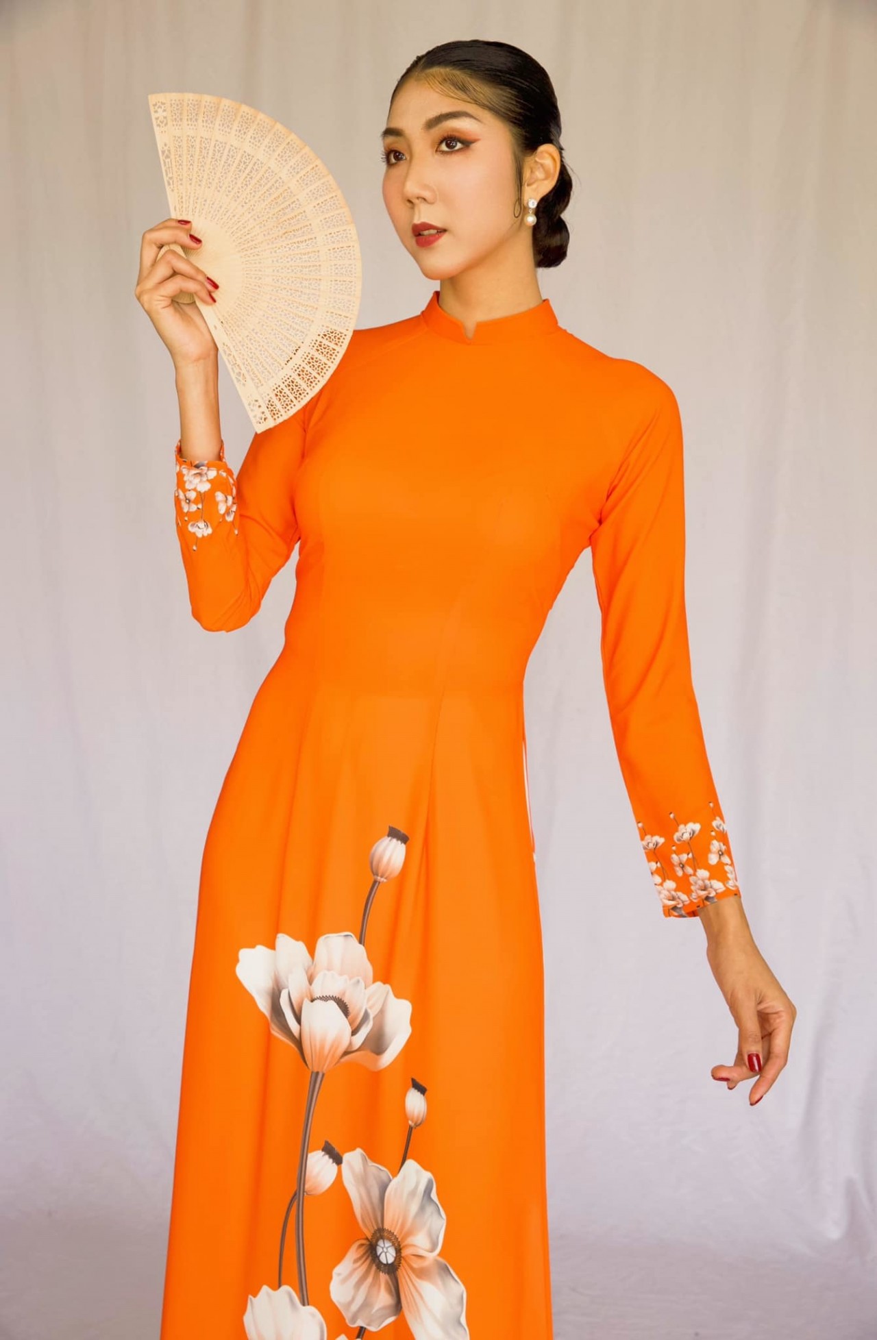 Cựu siêu mẫu Ngọc Quyên thể hiện đam mê bất tận với tà áo dài Tết Nhâm Thìn 2022 Cựu siêu mẫu Ngọc Quyên thể hiện đam mê bất tận với bộ sưu tập áo dài đón Tết du Xuân