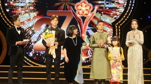 Giải Mai Vàng 2021 vinh danh cố ca sĩ Phi Nhung