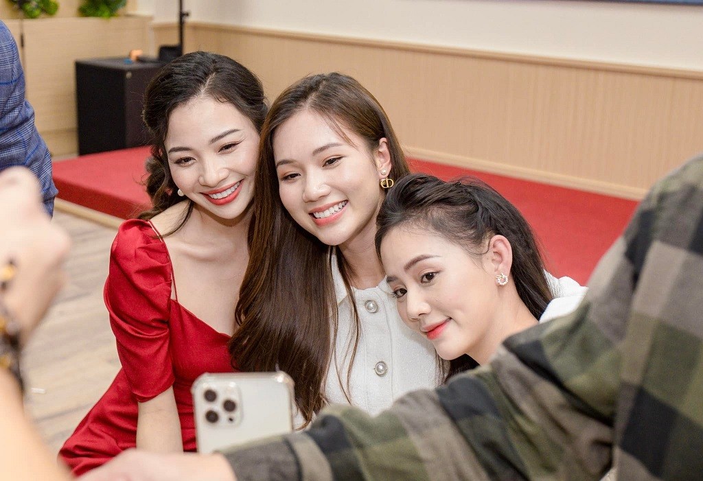 Phim 'Phố trong làng đóng máy', nữ chính Ngọc Anh giãi bày tâm sự