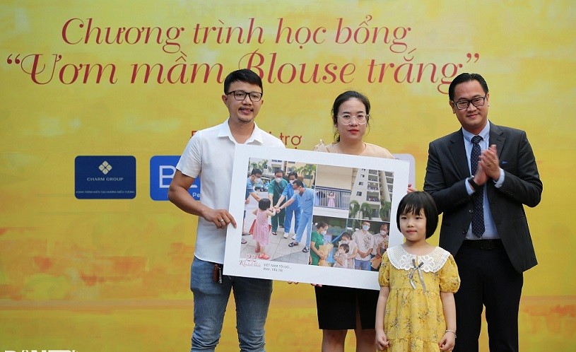 TP. Hồ Chí Minh: Triển lãm ảnh '22 khoảnh khắc' của y bác sĩ trong đại dịch Covid-19