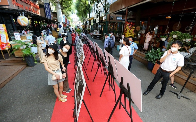 TP. Hồ Chí Minh: Triển lãm ảnh '22 khoảnh khắc' của y bác sĩ trong đại dịch Covid-19