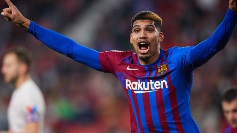Cập nhật chuyển nhượng cầu thủ: Araujo hạnh phúc ở Barca; Man Utd đàm phán Valverde; Liverpool tranh thần đồng Florian Wirtz
