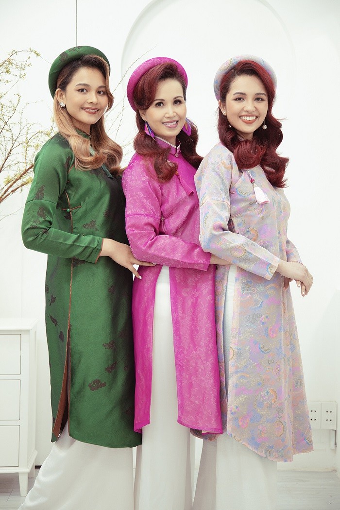 Gia đình Hoa hậu Diệu Hoa 'khoe' nhan sắc rạng rỡ thực hiện bộ ảnh dịp Tết đến Xuân về Gia đình Hoa hậu Diệu Hoa 'khoe' nhan sắc rạng rỡ thực hiện bộ ảnh dịp Tết đến Xuân về