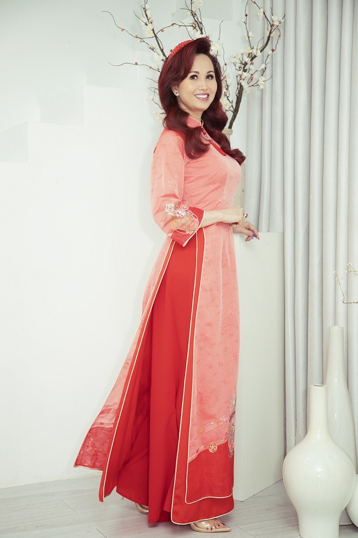 Gia đình Hoa hậu Diệu Hoa 'khoe' nhan sắc rạng rỡ thực hiện bộ ảnh dịp Tết đến Xuân về Gia đình Hoa hậu Diệu Hoa 'khoe' nhan sắc rạng rỡ thực hiện bộ ảnh dịp Tết đến Xuân về