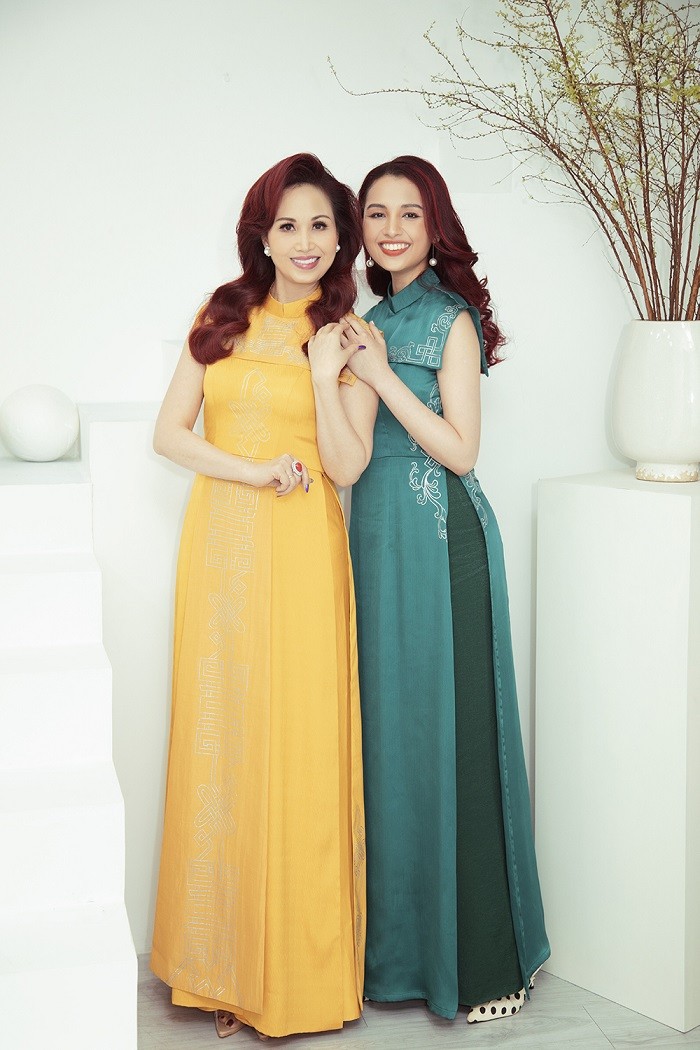 Gia đình Hoa hậu Diệu Hoa 'khoe' nhan sắc rạng rỡ thực hiện bộ ảnh dịp Tết đến Xuân về Gia đình Hoa hậu Diệu Hoa 'khoe' nhan sắc rạng rỡ thực hiện bộ ảnh dịp Tết đến Xuân về