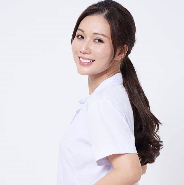 Tạo hình y tá của diễn viên Ngọc Anh him Phố trong làng.