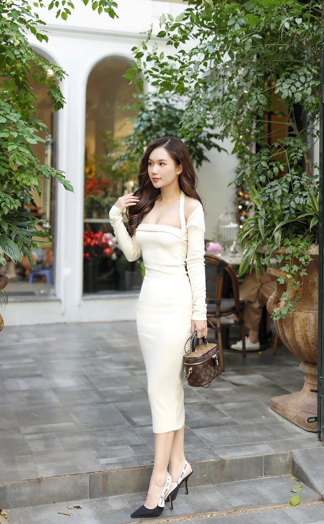 Phố trong làng: Nét đẹp ngoài đời sắc sảo mà thanh tao của nữ diễn viên vai y tá Ngọc