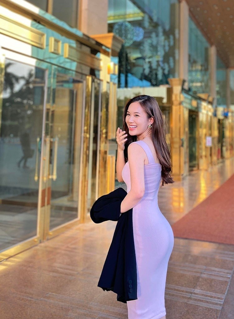 Phố trong làng: Nét đẹp ngoài đời sắc sảo mà thanh tao của nữ diễn viên vai y tá Ngọc