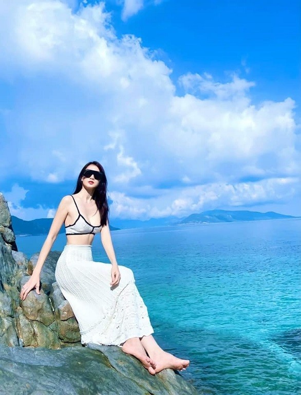 Anh Thư thuộc thế hệ những người mẫu đình đám đầu thập niên 2000. Cô từng giành được các giải thưởng “Người mẫu xuất sắc nhất năm” và “Người mẫu được yêu thích nhất” vào năm 2004. Tuy nhiên, tên tuổi của Anh Thư được biết đến rộng rãi khi cô chuyển hướng sang lĩnh vực nghệ thuật thứ 7.