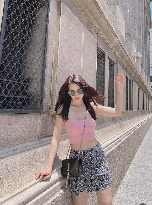 Cũng chính nhờ bộ phim này mà giúp cô xuất sắc đoạt “Giải Mai Vàng” dành cho “nữ diễn viên được yêu thích nhất”. Những năm sau đó, Anh Thư tiếp tục khẳng định tên tuổi trong lĩnh vực phim ảnh với hàng loạt tác phẩm như: Tuyết nhiệt đới, Hồn Trương Ba, da hàng thịt, Mười và hàng loạt bộ phim truyền hình đình đám khác.