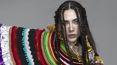 Siêu mẫu Võ Hoàng Yến hóa trang lạ lẫm trong bộ ảnh tri ân người hâm mộ