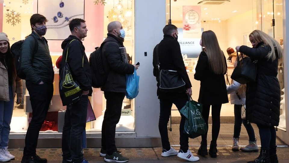 Anh: Nhà văn trẻ yêu thích cách kiếm tiền bằng công việc xếp hàng hộ