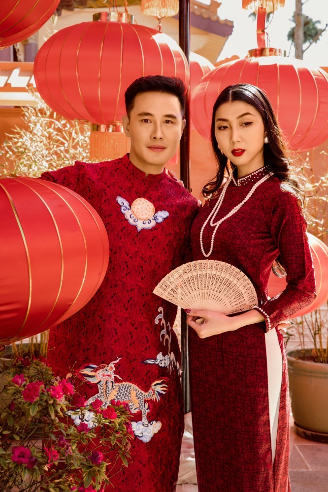 Day dứt nỗi nhớ quê những ngày Tết, cựu siêu mẫu Ngọc Quyên cùng bạn vãn cảnh chùa ở Mỹ