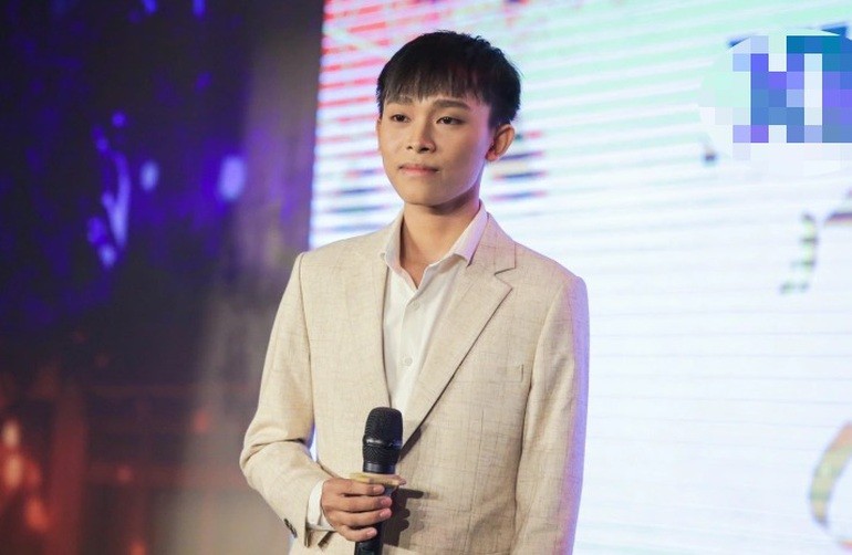 Sau liveshow ở Hà Nội, danh ca Ngọc Sơn và Hồ Văn Cường trở về quê ăn Tết