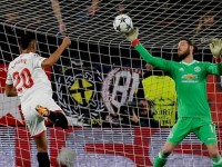 sevilla loai mu khoi champions league ngay tai old trafford