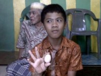 be 3 tuoi truot chan nga xuong thac nuoc cao 45m van may man song sot