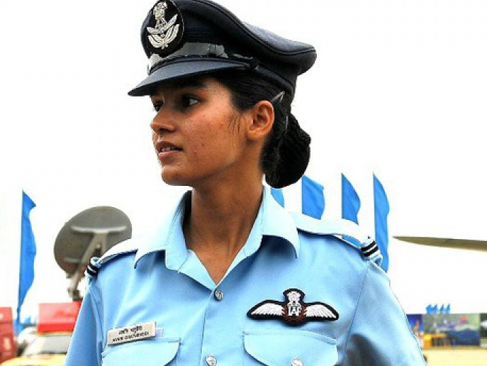 Nữ phi công lái máy bay chiến đấu đầu tiên của Ấn Độ