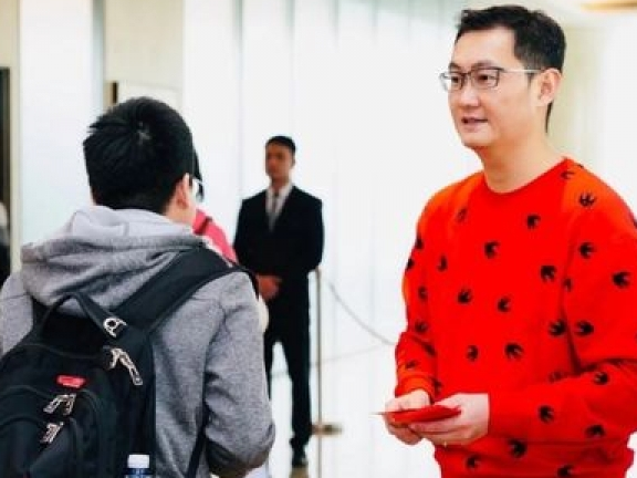 Trung Quốc: Nhân viên Tencent xếp hàng qua đêm chờ sếp lì xì