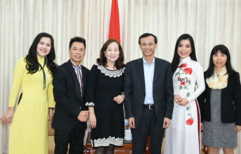 Gặp mặt Đại diện Quỹ Nhân ái Áo dài phu nhân toàn châu Âu