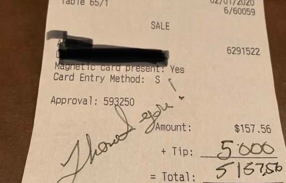 Bồi bàn ‘choáng váng’ vì được tỷ phú boa 5.000 USD