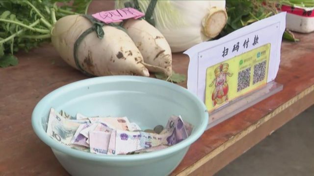 Trung Quốc: Quầy hàng không người bán, 'tự giác trả tiền' để tránh lây nhiễm virus corona