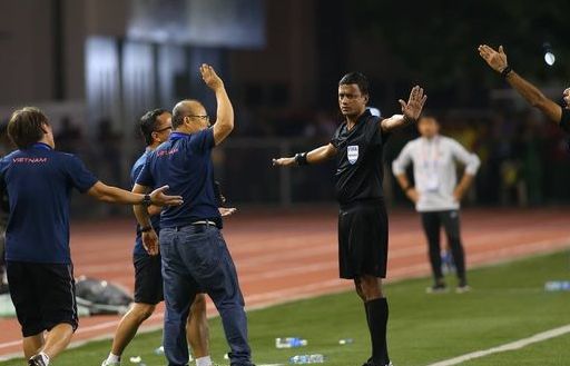 AFC cấm HLV Park Hang Seo chỉ đạo 4 trận giao hữu, phạt 5000 USD