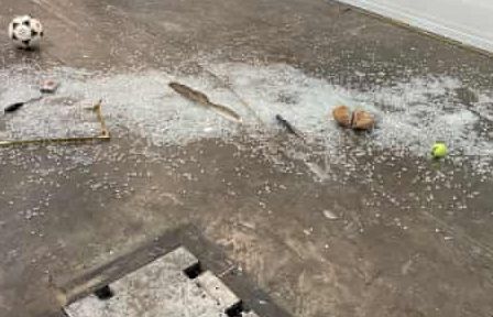 Tác phẩm nghệ thuật trị giá 20.000 USD vỡ vụn trong phút chốc