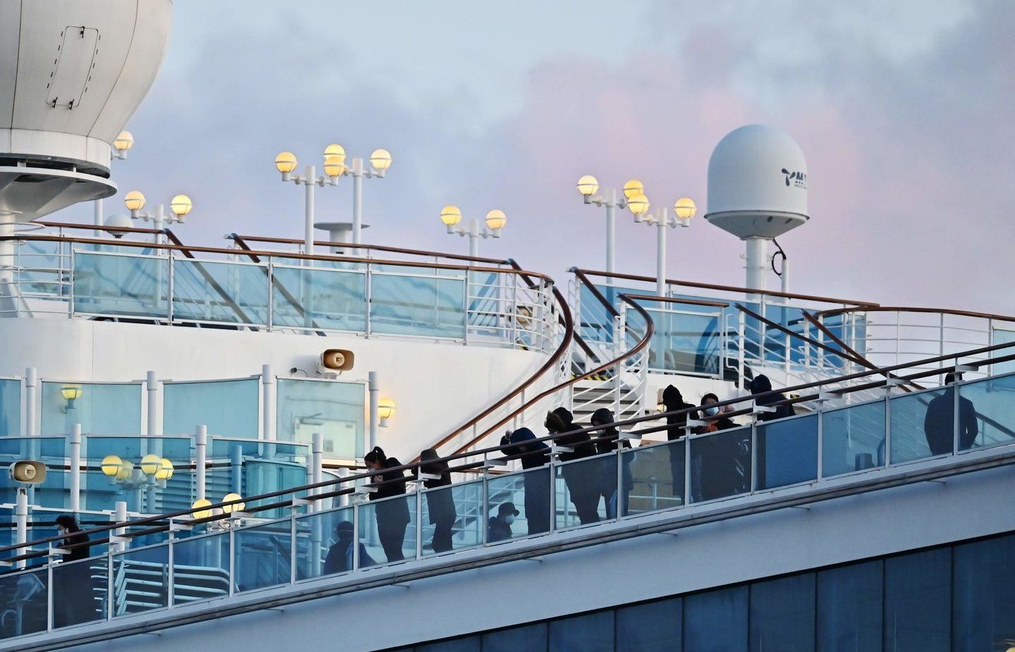 Covid-19: Hành khách trên tàu Diamond Princess bắt đầu lên bờ, Nhật Bản lên kế hoạch tiếp tục theo dõi