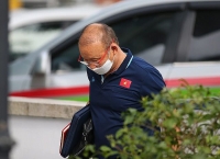 dich covid 19 suyt bi danh vi ho lien tuc tren tau ma khong deo khau trang