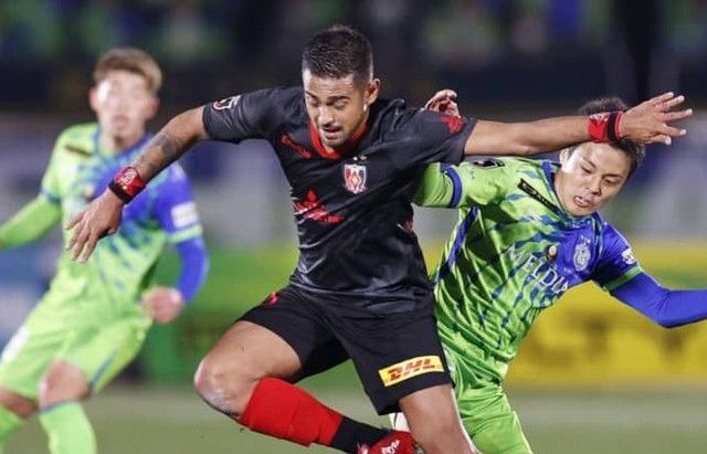 Theo sau V-League và K-League, J-League cũng bị hoãn bởi Covid-19