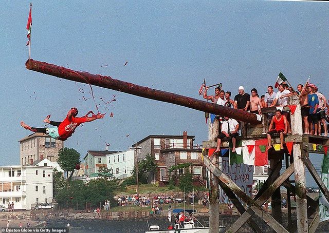 Những phong tục kỳ cục nhất thế giới nhung phong tuc ky cuc nhat the gioi