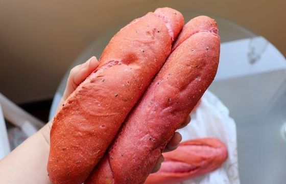 Báo nước ngoài ca ngợi bánh mì thanh long, nhận định Việt Nam thích nghi sáng tạo với Covid-19