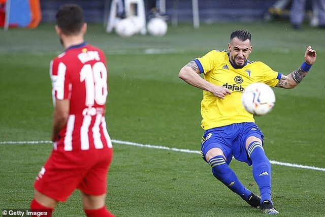 Luis Suarez lập cú đúp, Atletico dẫn đầu bảng xếp hạng La Liga Luis Suarez lập cú đúp, Atletico dẫn đầu bảng xếp hạng La Liga