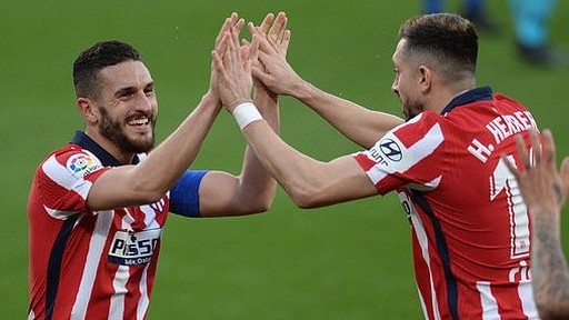 Luis Suarez lập cú đúp, Atletico dẫn đầu bảng xếp hạng La Liga