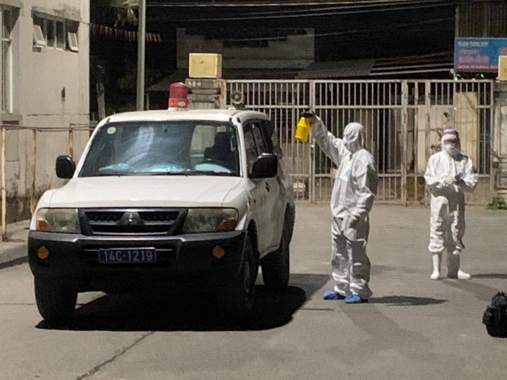 Dịch Covid-19 ở Quảng Ninh: Thầy thuốc trắng đêm tiếp nhận bệnh nhân dương tính Dịch Covid-19 ở Quảng Ninh: Thầy thuốc trắng đêm tiếp nhận bệnh nhân dương tính