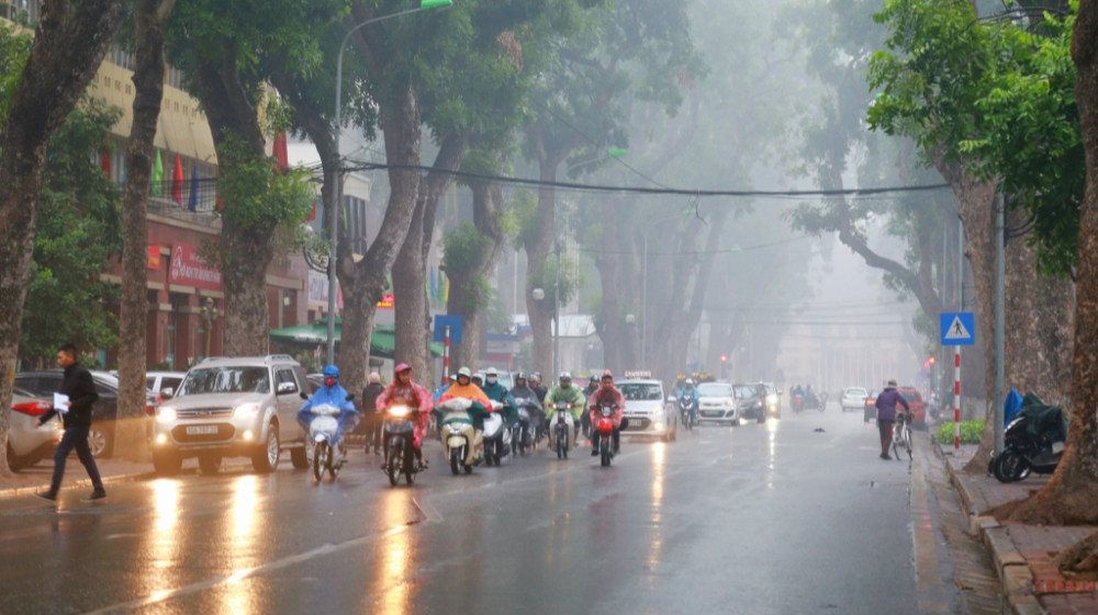 Dự báo thời tiết 3 ngày tới (4-6/2): Miền Bắc, Bắc miền Trung mưa nhỏ, sáng sương mù và rét; Nam Bộ, Tây Nguyên ngày nắng, đêm mưa rào vài nơi